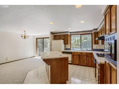Kitchen - 4291 Riverview Dr, West Linn, OR 97068 photo 3 of 3