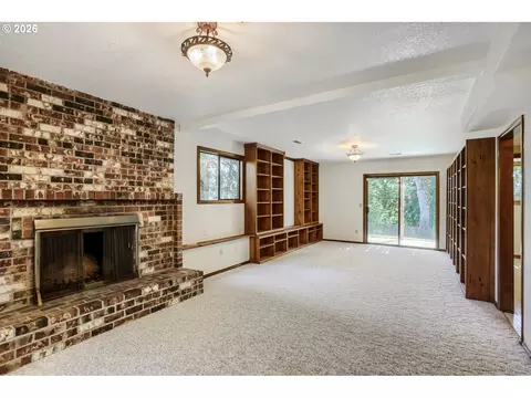 Living - 4291 Riverview Dr, West Linn, OR 97068 photo 2 of 8