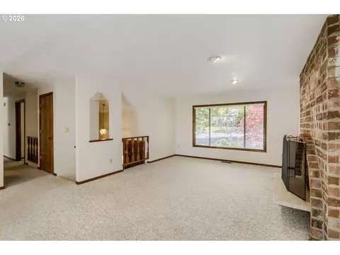 Living - 4291 Riverview Dr, West Linn, OR 97068 photo 4 of 8