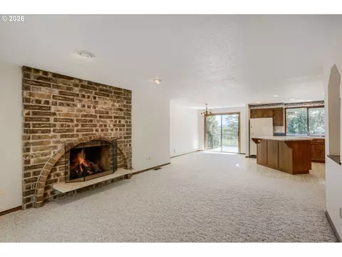 Living - 4291 Riverview Dr, West Linn, OR 97068 photo 7 of 8