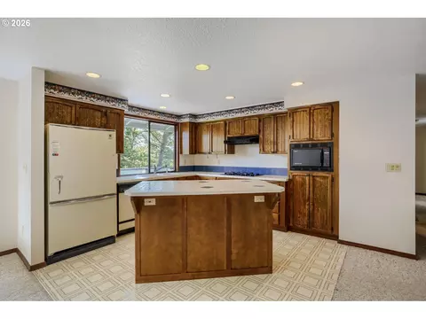 Kitchen - 4291 Riverview Dr, West Linn, OR 97068 photo 1 of 3