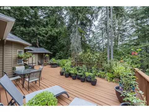 Exterior - 2588 W 28th Ave, Eugene, OR 97405 photo 12 of 14