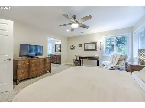 Bedroom - 2588 W 28th Ave, Eugene, OR 97405 photo 2 of 4