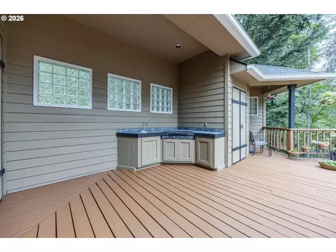 Exterior - 2588 W 28th Ave, Eugene, OR 97405 photo 3 of 14