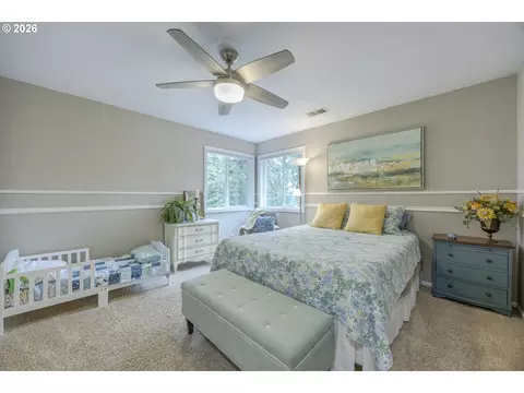 Bedroom - 2588 W 28th Ave, Eugene, OR 97405 photo 4 of 4