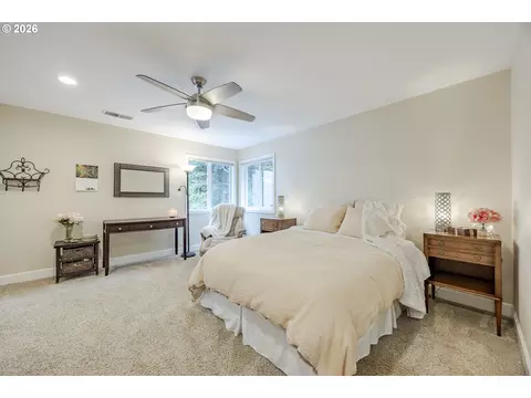 Bedroom - 2588 W 28th Ave, Eugene, OR 97405 photo 1 of 4