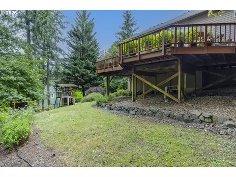 Exterior - 2588 W 28th Ave, Eugene, OR 97405 photo 11 of 14