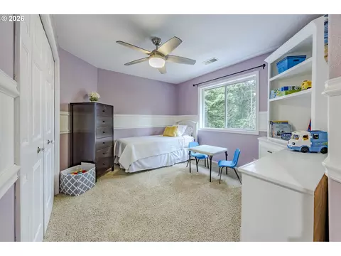 Bedroom - 2588 W 28th Ave, Eugene, OR 97405 photo 3 of 4