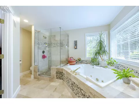 Bath - 2588 W 28th Ave, Eugene, OR 97405 photo 2 of 5