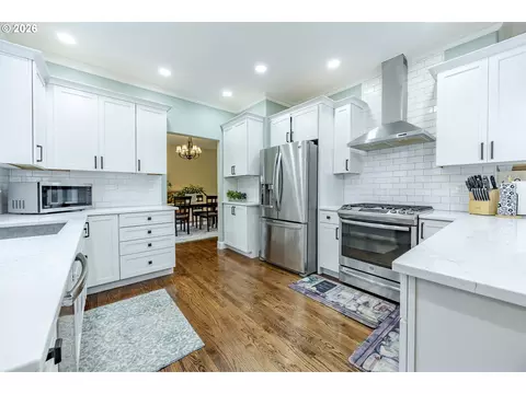 Kitchen - 2588 W 28th Ave, Eugene, OR 97405 photo 5 of 7