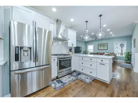 Kitchen - 2588 W 28th Ave, Eugene, OR 97405 photo 3 of 7