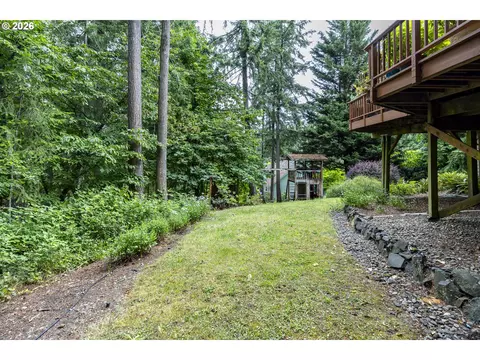 Exterior - 2588 W 28th Ave, Eugene, OR 97405 photo 13 of 14