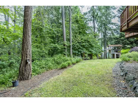Exterior - 2588 W 28th Ave, Eugene, OR 97405 photo 10 of 14