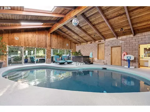 Exterior - 2430 Wilson Dr, Eugene, OR 97405 photo 5 of 8