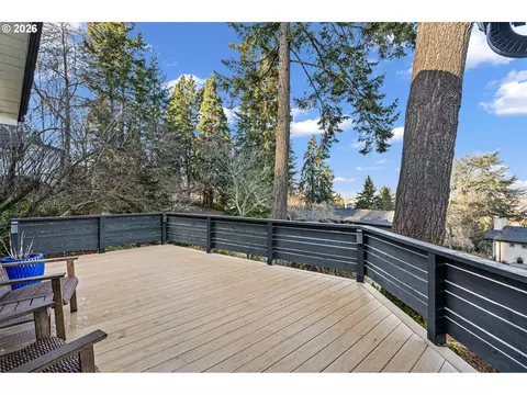 Exterior - 2430 Wilson Dr, Eugene, OR 97405 photo 8 of 8