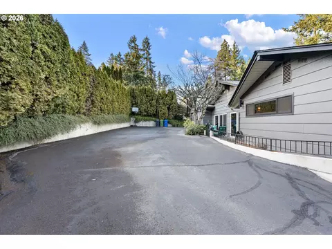 Exterior - 2430 Wilson Dr, Eugene, OR 97405 photo 6 of 8
