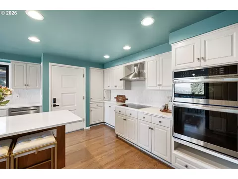Kitchen - 2430 Wilson Dr, Eugene, OR 97405 photo 5 of 9