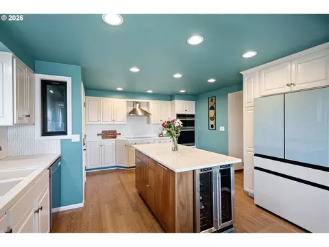 Kitchen - 2430 Wilson Dr, Eugene, OR 97405 photo 1 of 9