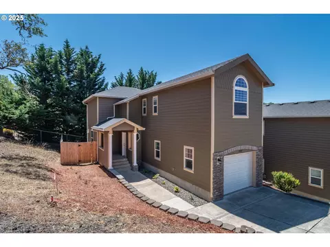 1497 NE Rocky Ridge Dr #20, Roseburg, OR 97470
