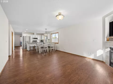 Living - 3244 SE 24th Ter, Gresham, OR 97080 photo 2 of 4