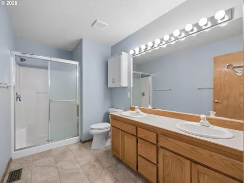 Bath - 3244 SE 24th Ter, Gresham, OR 97080 photo 1 of 4