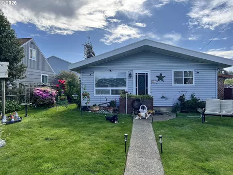 2478 Marion St, North Bend, OR 97459
