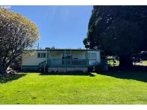 656 Applegate Ave, Yoncalla, OR 97499
