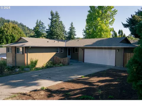 1284 SW 4th St, Gresham, OR 97080