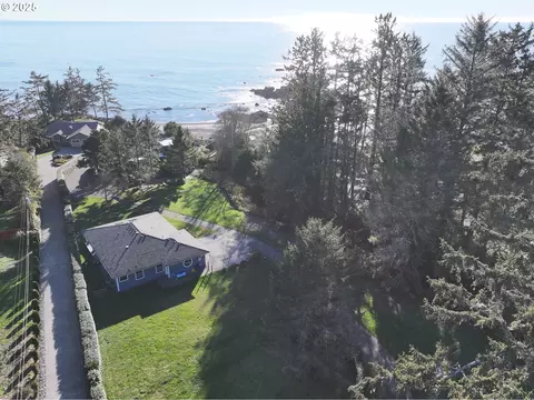 15460 Southwind Ln, Brookings, OR 97415