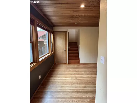 Living - 2359 Columbia St, Eugene, OR 97403 photo 7 of 7
