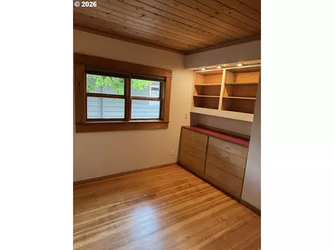 Bedroom - 2359 Columbia St, Eugene, OR 97403 photo 2 of 2