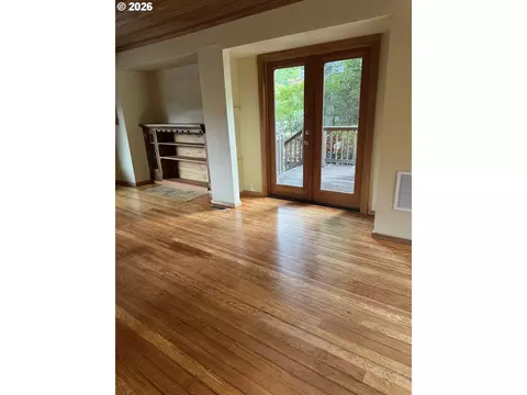 Living - 2359 Columbia St, Eugene, OR 97403 photo 4 of 7