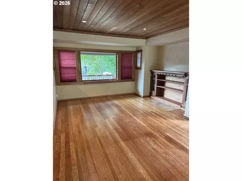 Living - 2359 Columbia St, Eugene, OR 97403 photo 1 of 7