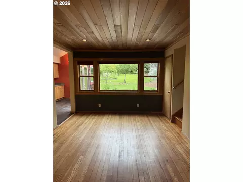 Living - 2359 Columbia St, Eugene, OR 97403 photo 6 of 7