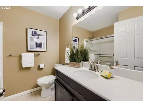 Bath - 1312 NE Hogan Dr #164, Gresham, OR 97030 photo 2 of 2