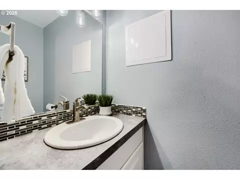 Bath - 1312 NE Hogan Dr #164, Gresham, OR 97030 photo 1 of 2
