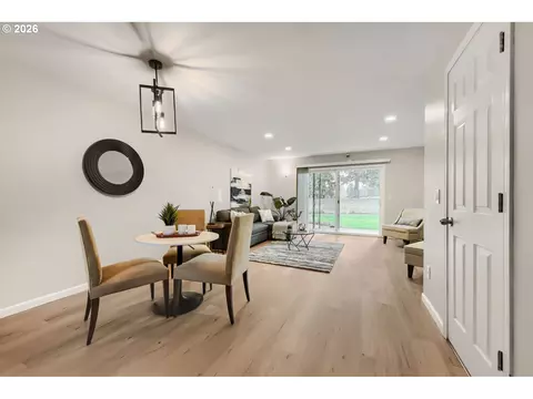 Dining - 1312 NE Hogan Dr #164, Gresham, OR 97030 photo 1 of 1