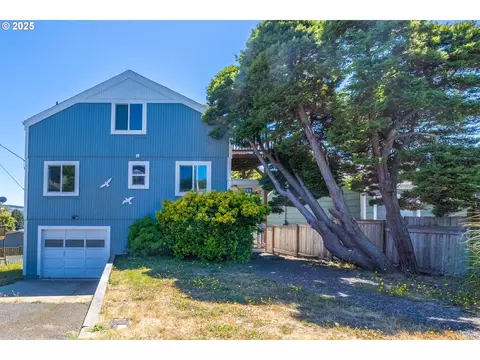 1744 NE 13th St, Lincoln City, OR 97367