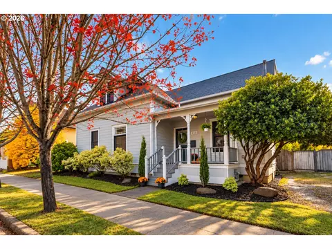 810 Jq Adams St, Oregon City, OR 97045