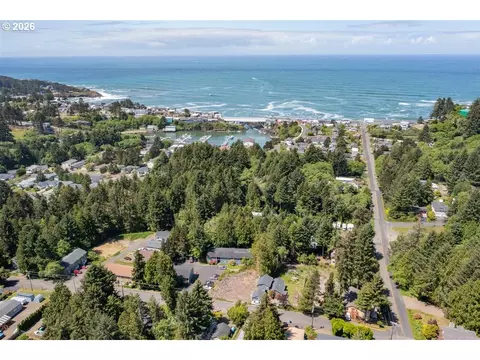 1061 SE Ainslee Ave, Depoe Bay, OR 97341