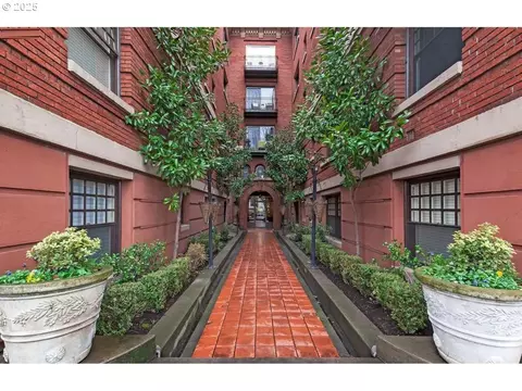 1829 NW Lovejoy St #109, Portland, OR 97209
