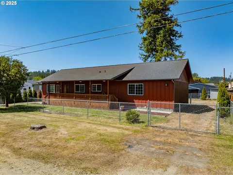 125 S 12th St, Lakeside, OR 97449