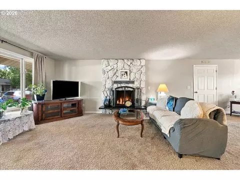 Living - 60 NE 23rd St, Gresham, OR 97030 photo 1 of 4