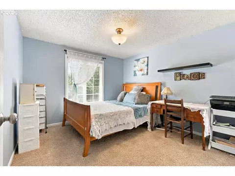 Bedroom - 60 NE 23rd St, Gresham, OR 97030 photo 3 of 5