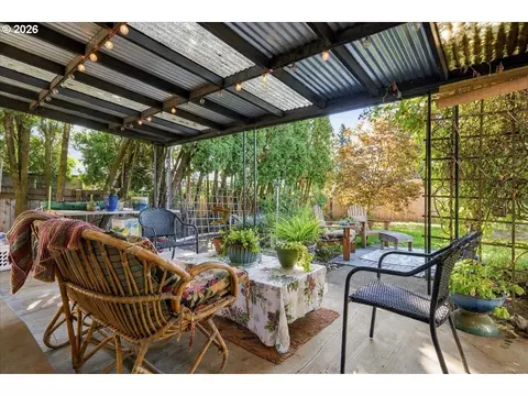 Exterior - 60 NE 23rd St, Gresham, OR 97030 photo 5 of 13
