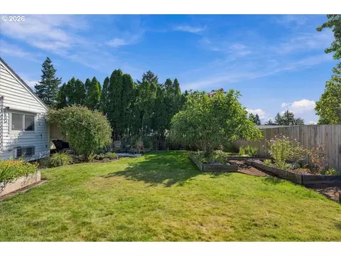 Exterior - 60 NE 23rd St, Gresham, OR 97030 photo 12 of 13