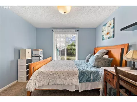 Bedroom - 60 NE 23rd St, Gresham, OR 97030 photo 4 of 5