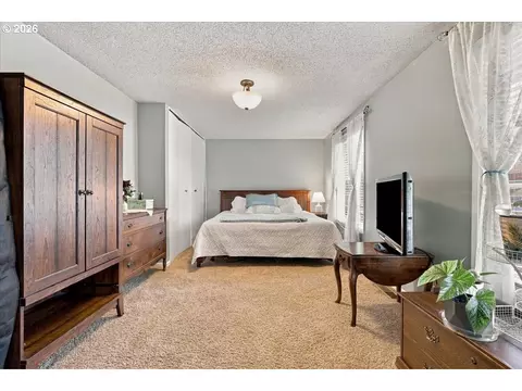 Bedroom - 60 NE 23rd St, Gresham, OR 97030 photo 1 of 5