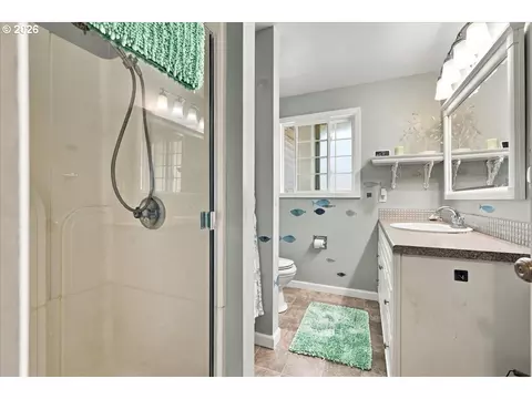 Bath - 60 NE 23rd St, Gresham, OR 97030 photo 1 of 2