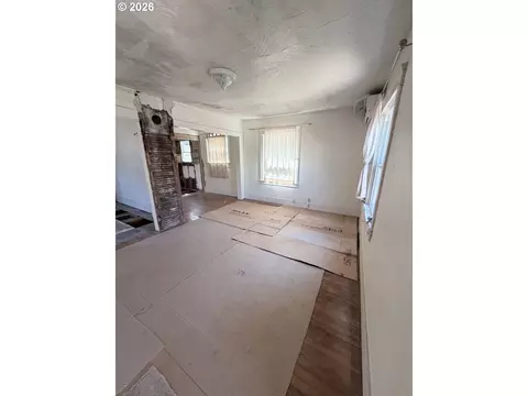 Living - 2461 Potter St, Eugene, OR 97405 photo 1 of 1